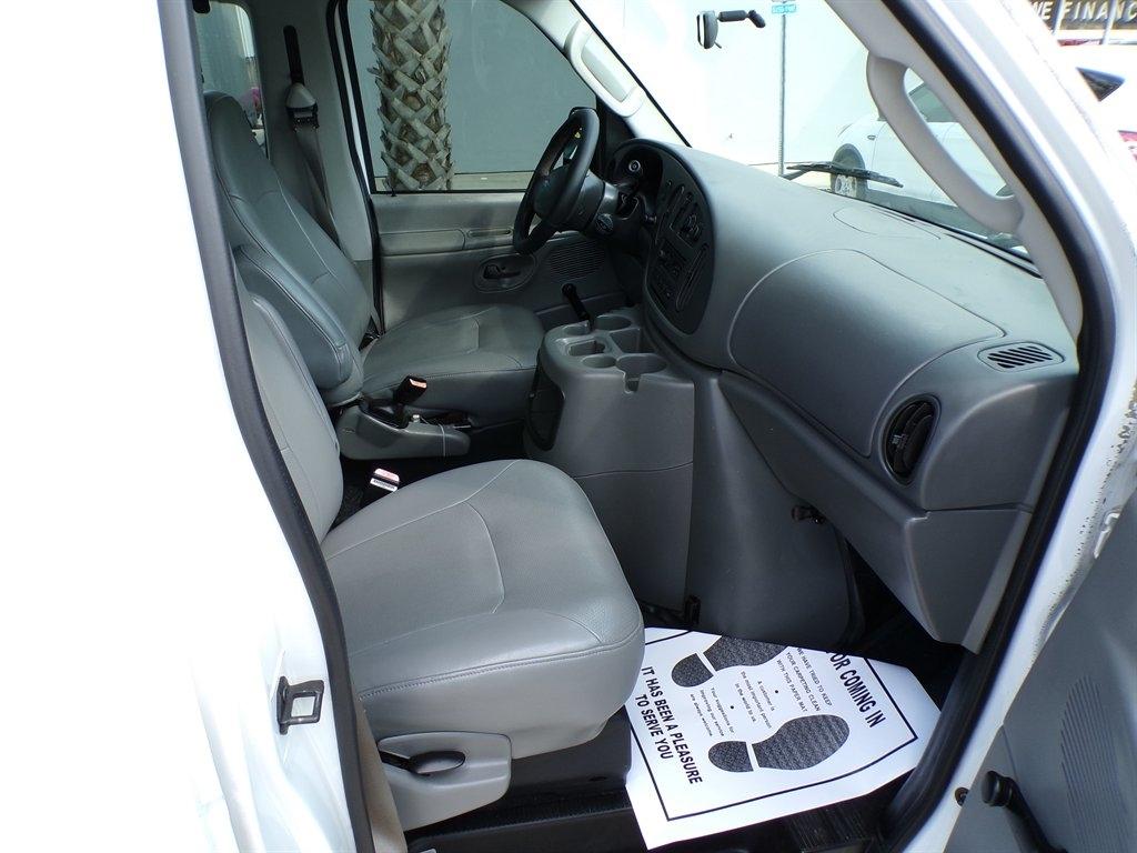 Ford Econoline Wagon E-150 XL 2003