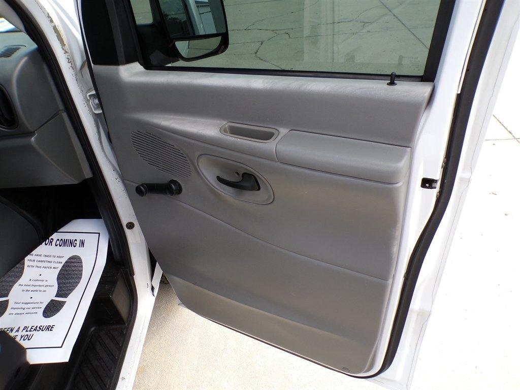 Ford Econoline Wagon E-150 XL 2003