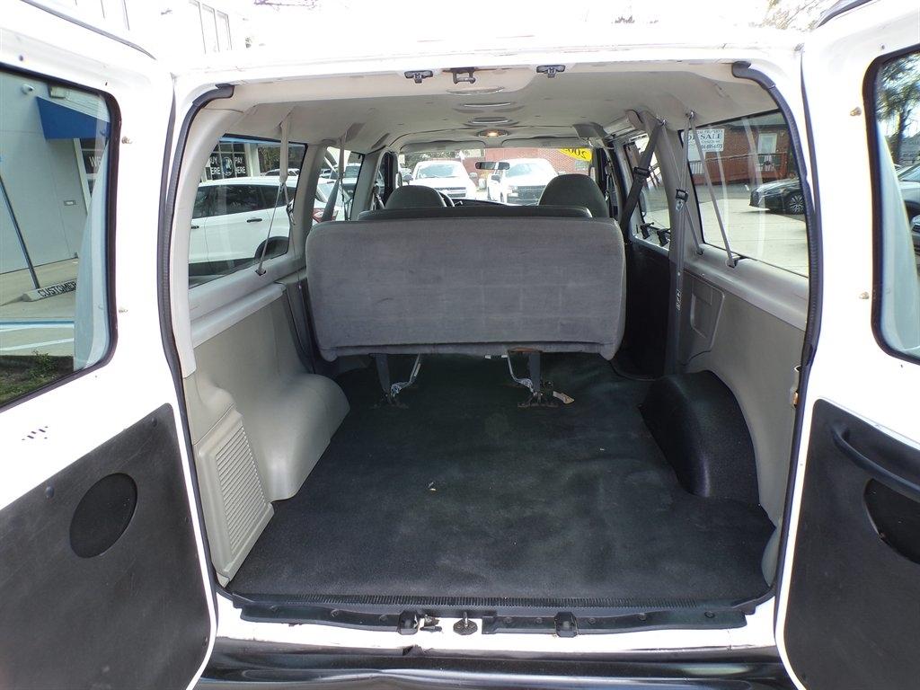 Ford Econoline Wagon E-150 XL 2003