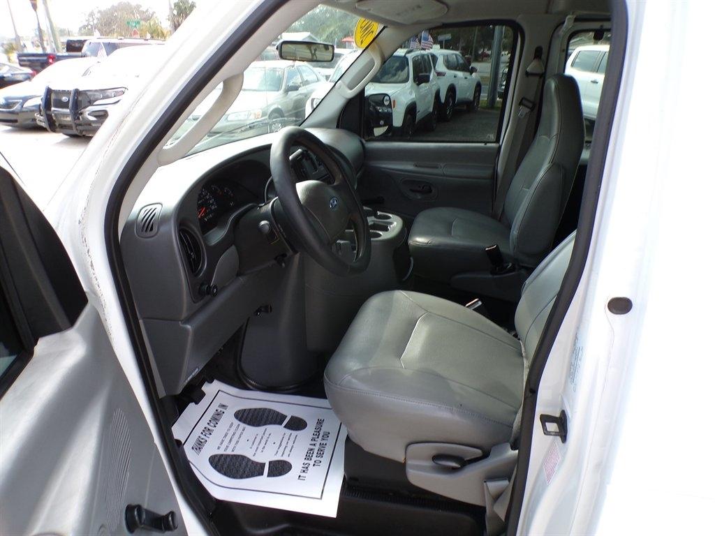 Ford Econoline Wagon E-150 XL 2003