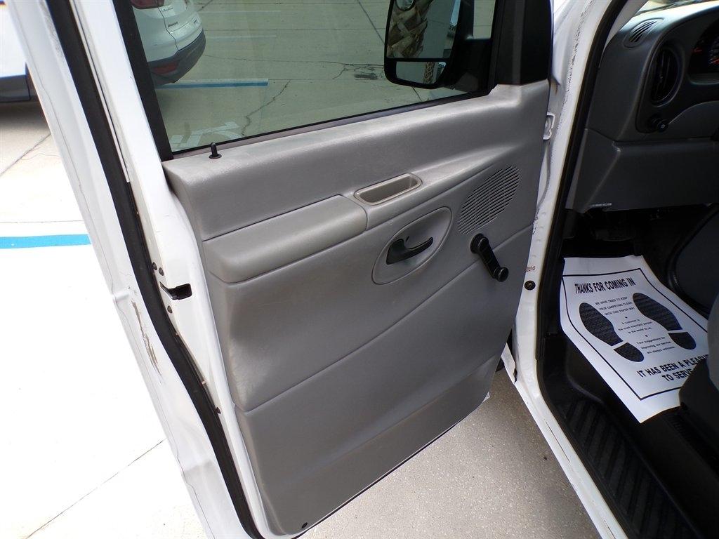 Ford Econoline Wagon E-150 XL 2003