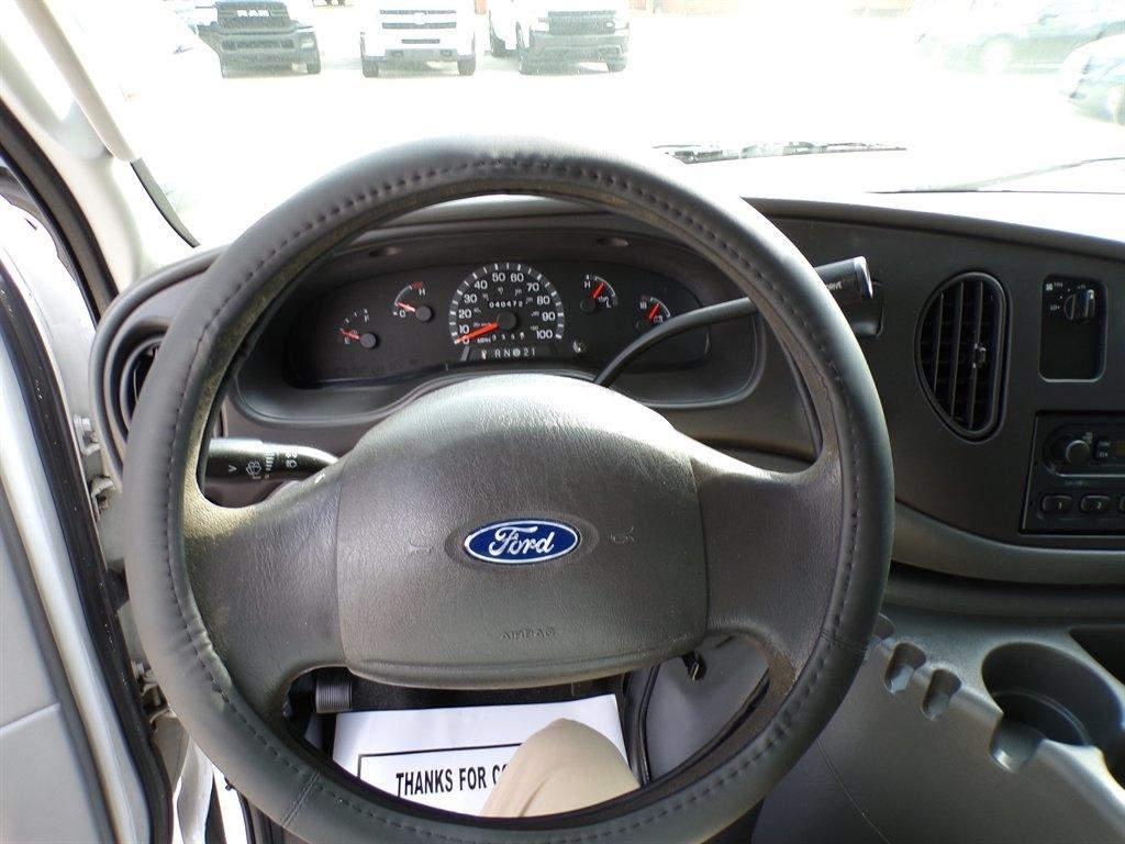 Ford Econoline Wagon E-150 XL 2003