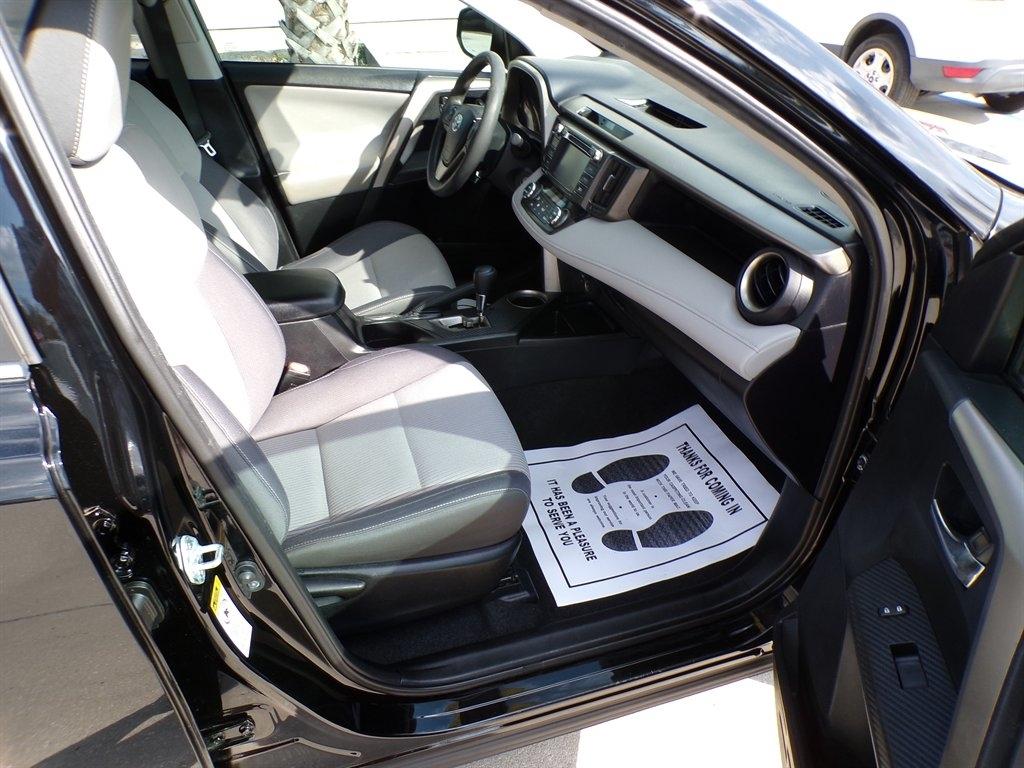 Toyota RAV4 FWD 4dr XLE (Natl) 2014