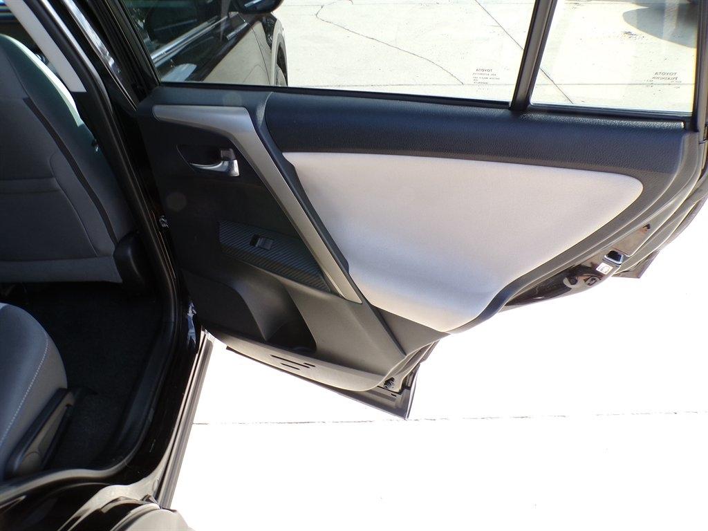 Toyota RAV4 FWD 4dr XLE (Natl) 2014