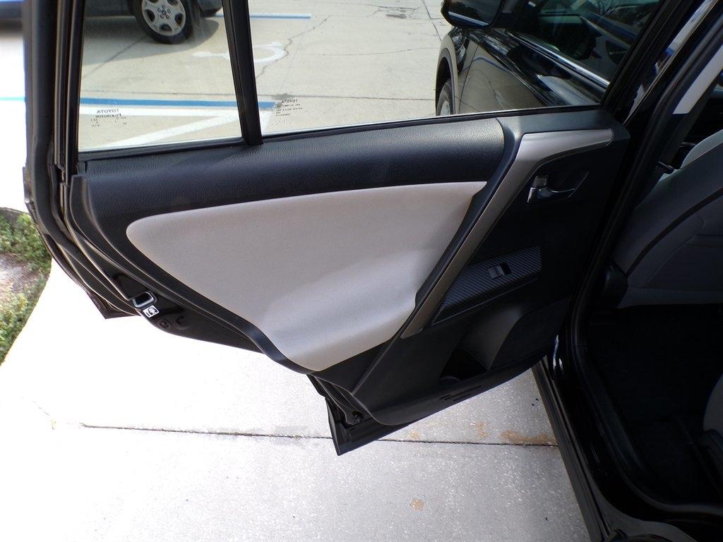 Toyota RAV4 FWD 4dr XLE (Natl) 2014