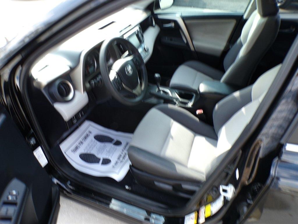 Toyota RAV4 FWD 4dr XLE (Natl) 2014