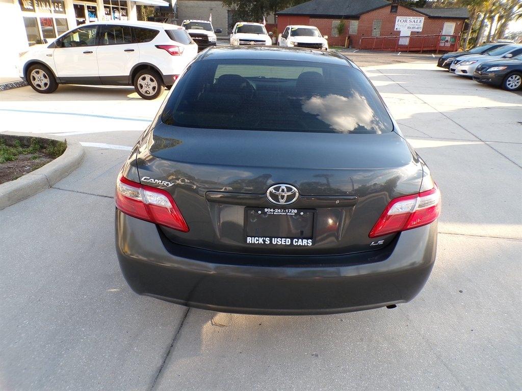 Toyota Camry 4dr Sdn I4 Auto LE (Natl) 2007
