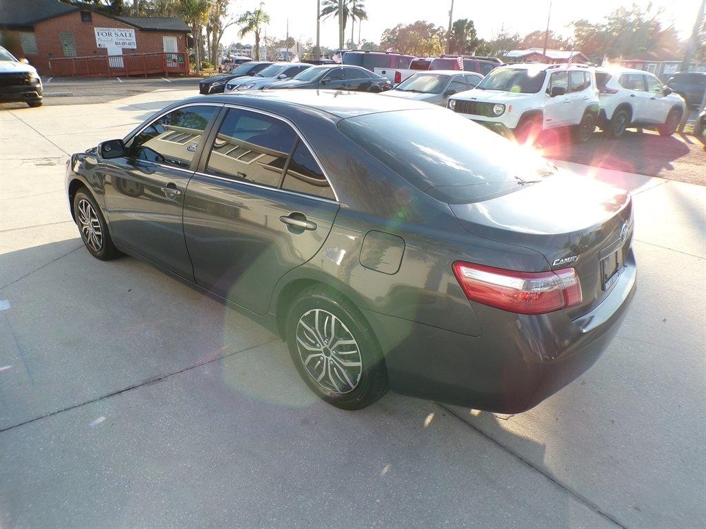 Toyota Camry 4dr Sdn I4 Auto LE (Natl) 2007