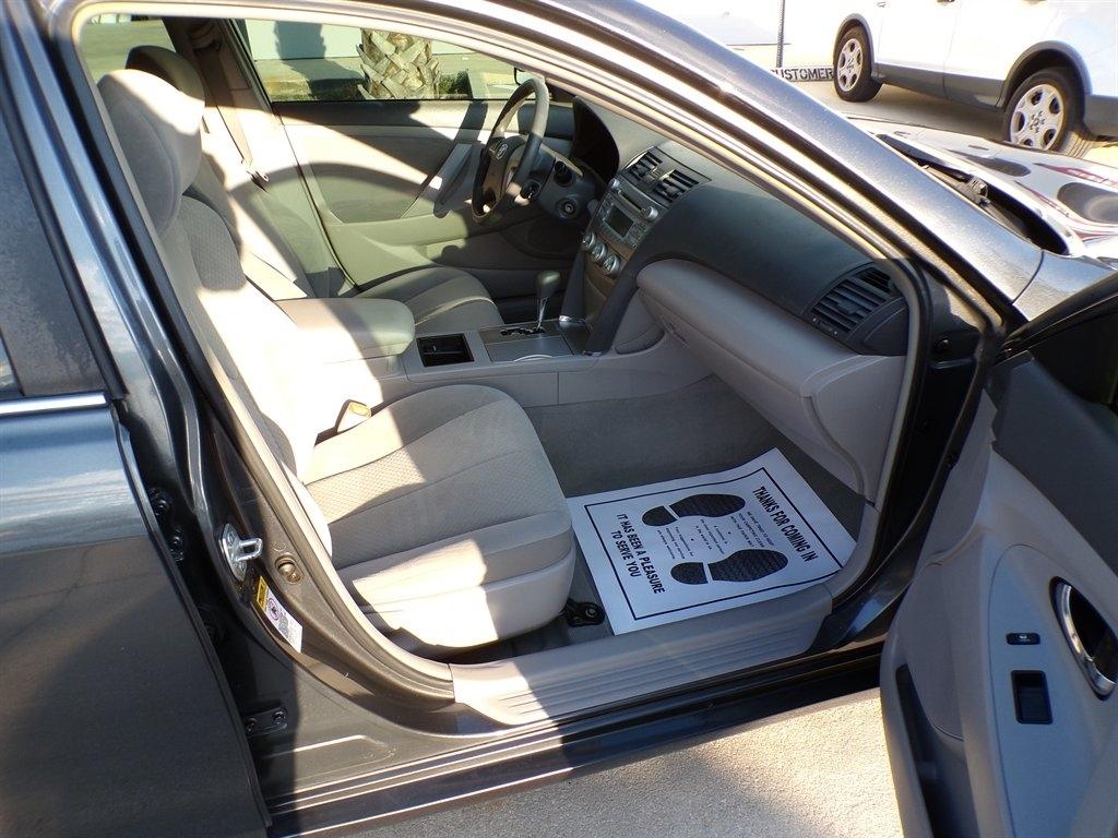 Toyota Camry 4dr Sdn I4 Auto LE (Natl) 2007