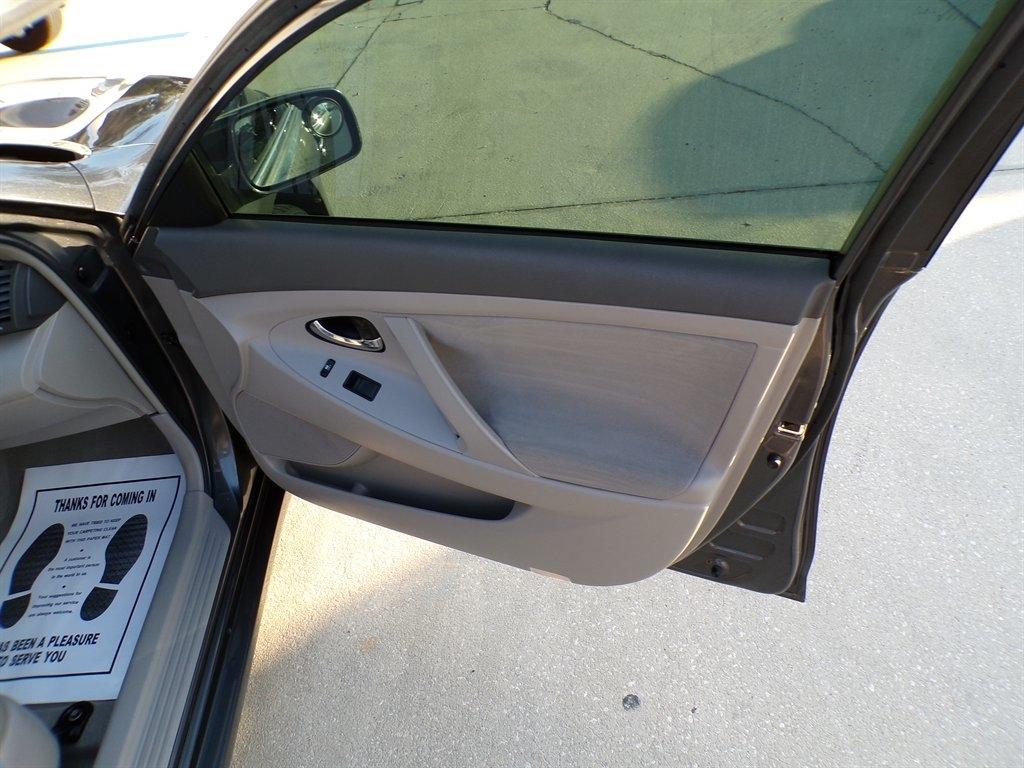 Toyota Camry 4dr Sdn I4 Auto LE (Natl) 2007