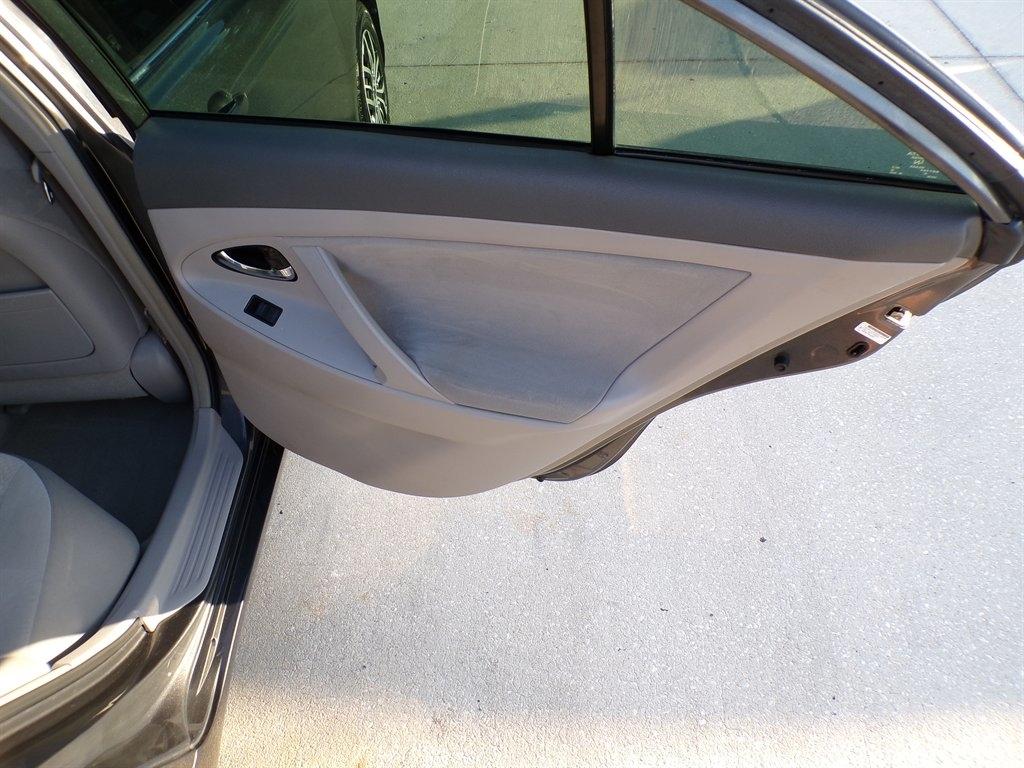 Toyota Camry 4dr Sdn I4 Auto LE (Natl) 2007