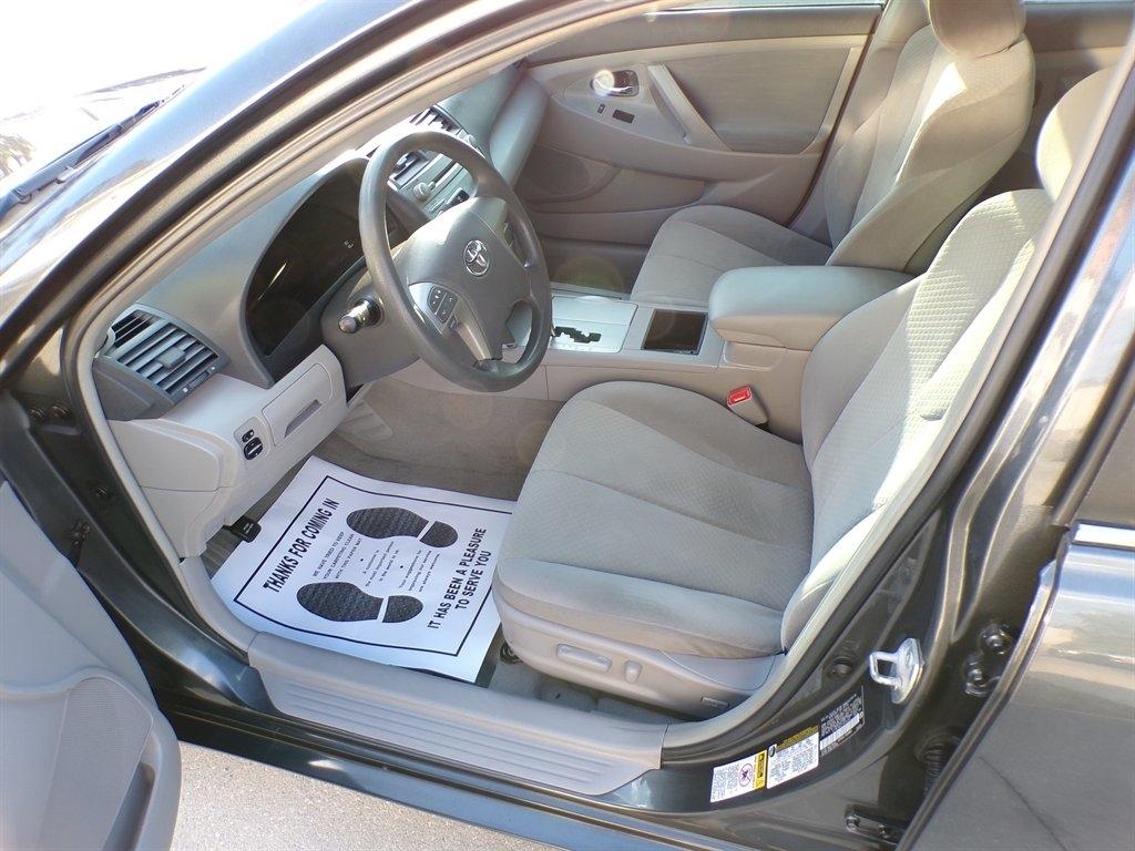 Toyota Camry 4dr Sdn I4 Auto LE (Natl) 2007