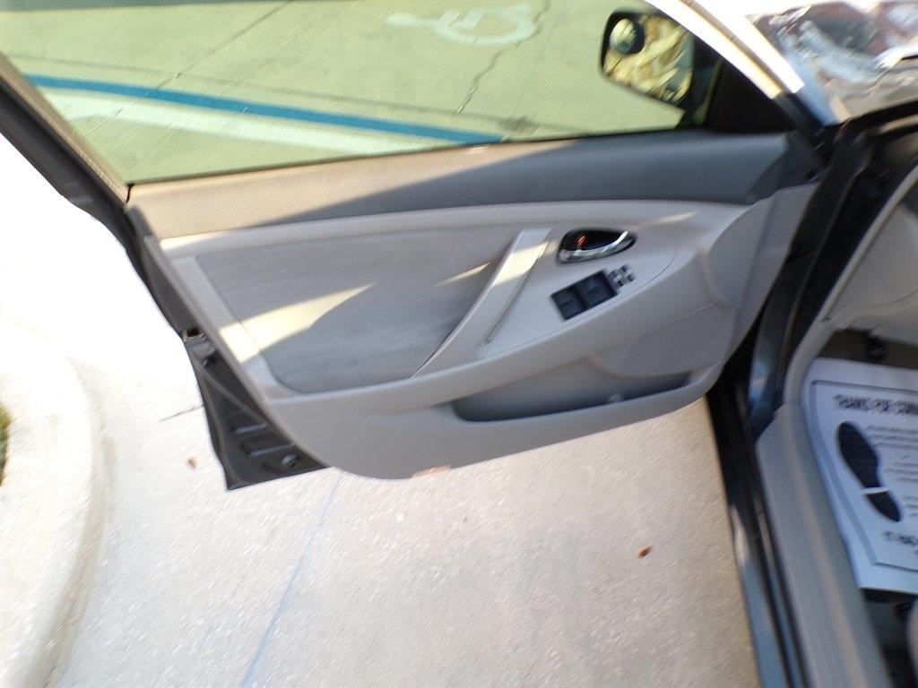 Toyota Camry 4dr Sdn I4 Auto LE (Natl) 2007