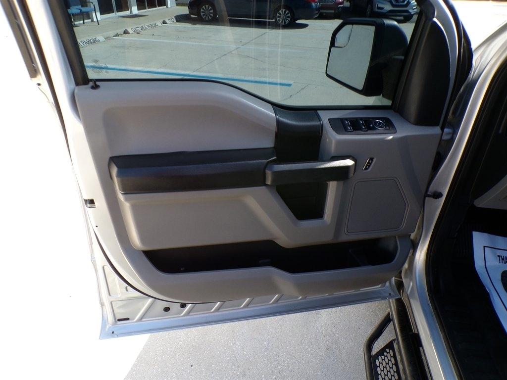 Ford F-150 4WD SuperCrew 145" STX 2018