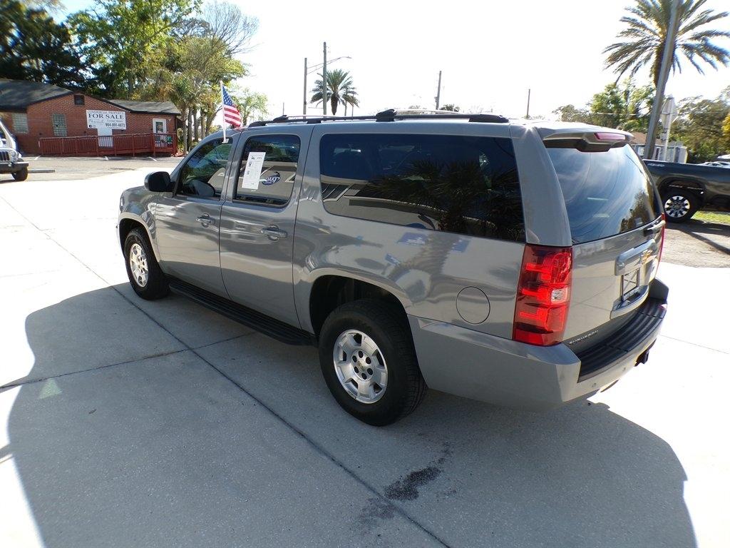 Chevrolet Suburban 2WD 4dr LT 2014