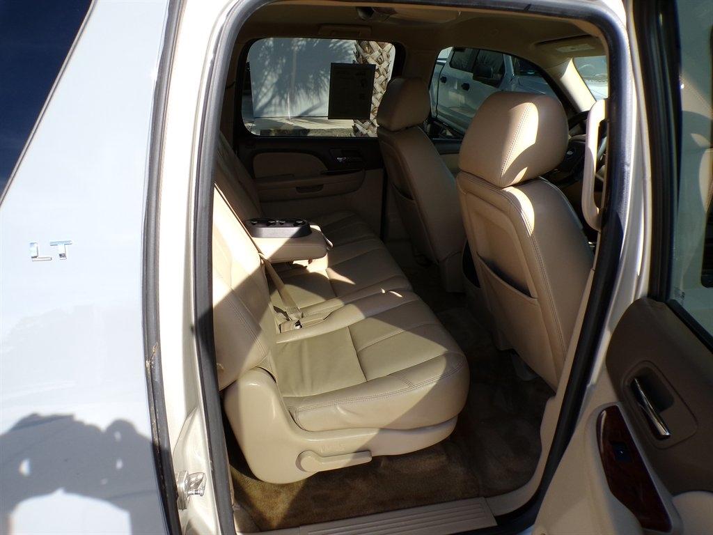 Chevrolet Suburban 2WD 4dr LT 2014