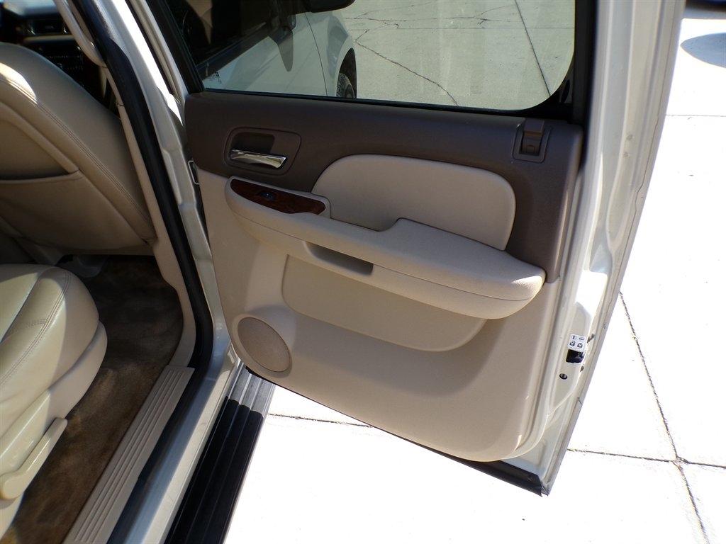 Chevrolet Suburban 2WD 4dr LT 2014