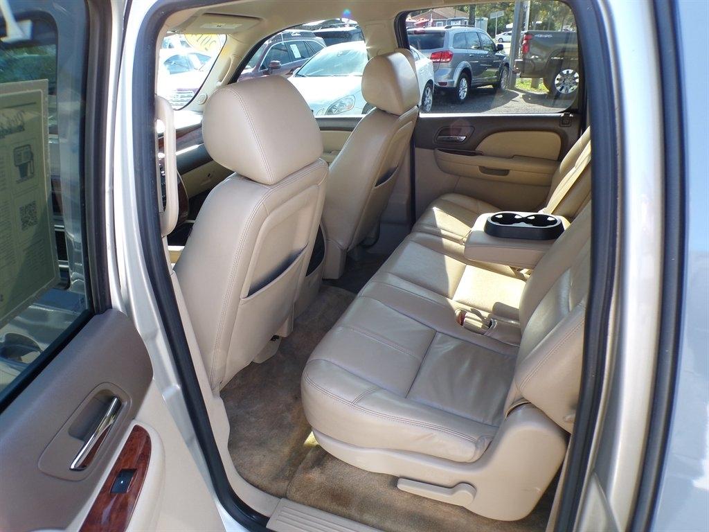 Chevrolet Suburban 2WD 4dr LT 2014