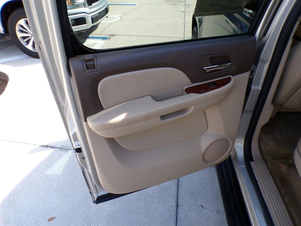 Chevrolet Suburban 2WD 4dr LT 2014