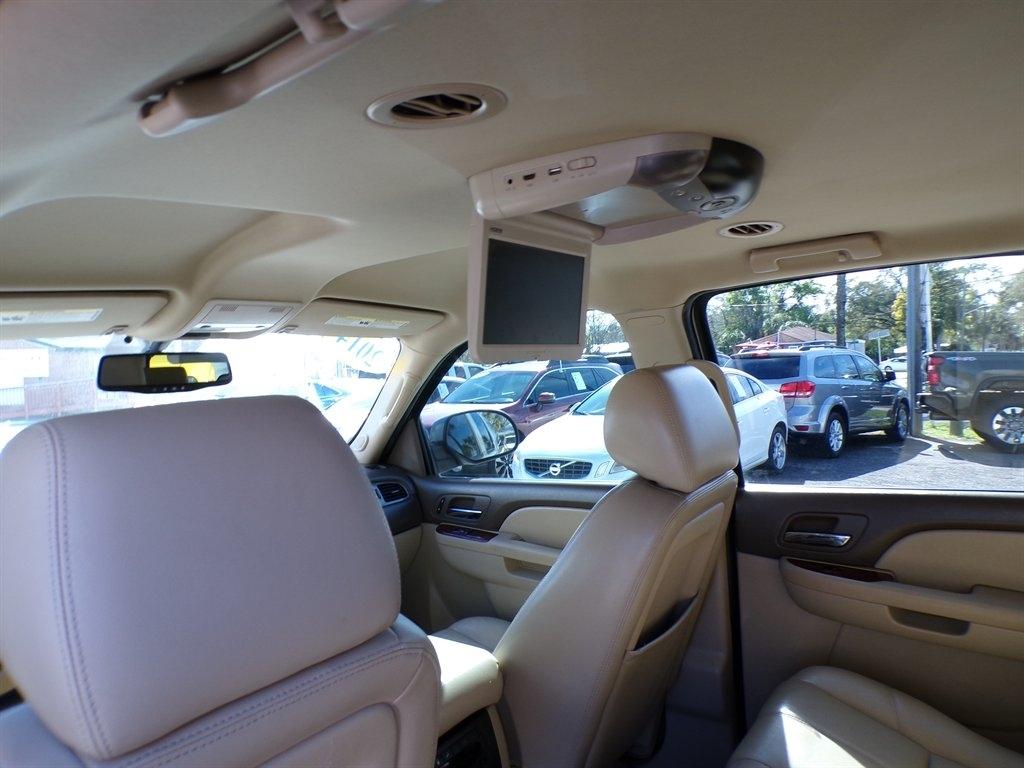 Chevrolet Suburban 2WD 4dr LT 2014