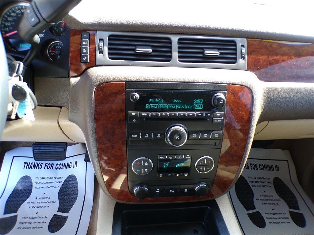 Chevrolet Suburban 2WD 4dr LT 2014