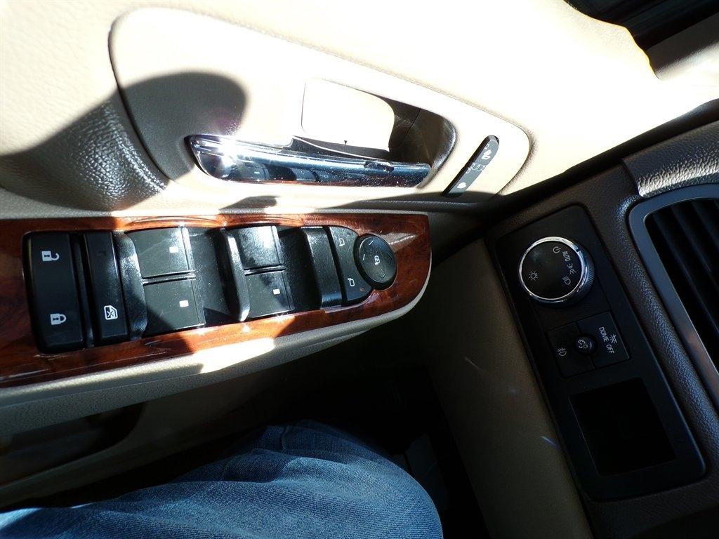 Chevrolet Suburban 2WD 4dr LT 2014