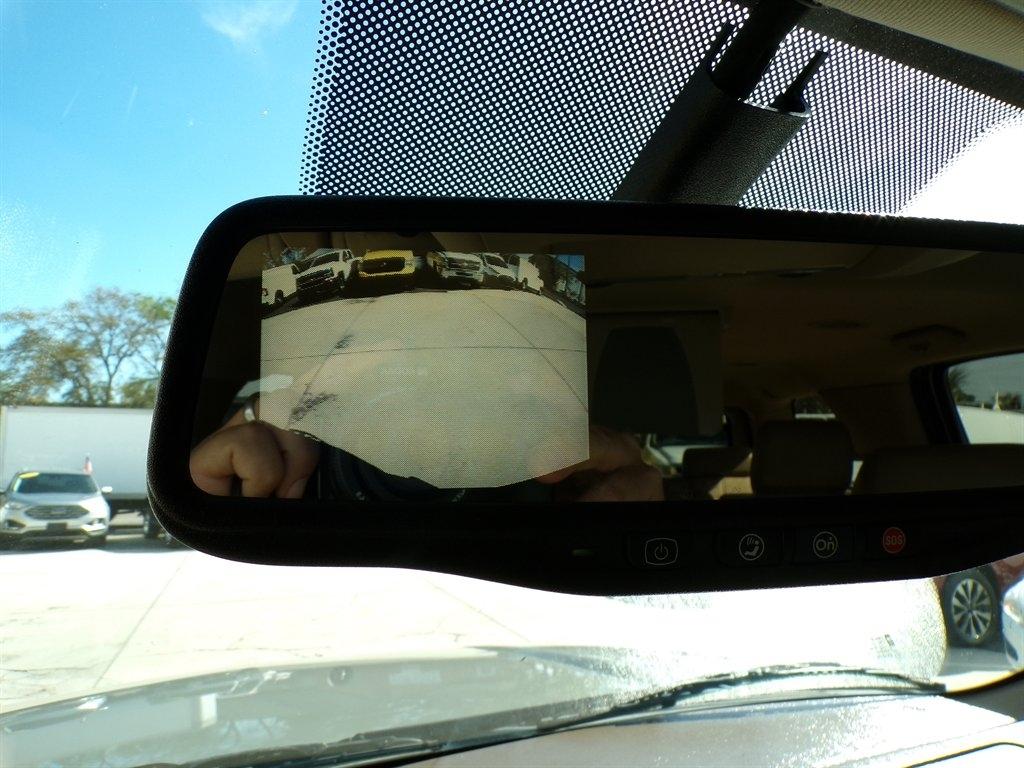 Chevrolet Suburban 2WD 4dr LT 2014