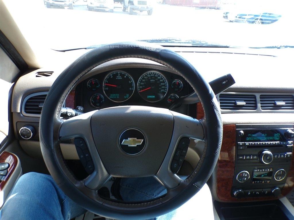 Chevrolet Suburban 2WD 4dr LT 2014