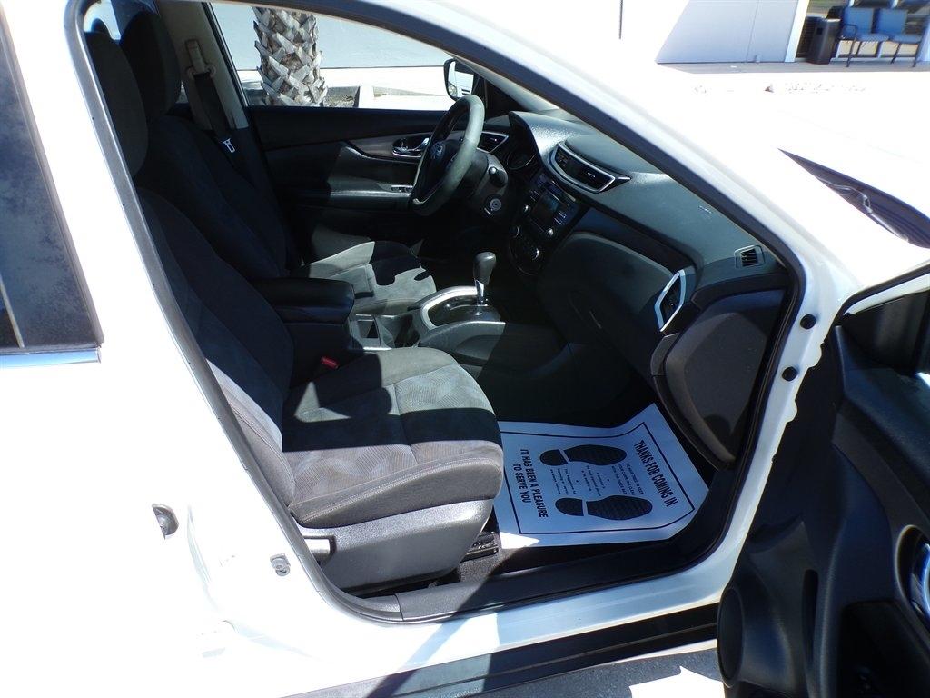 Nissan Rogue FWD 4dr SV 2016