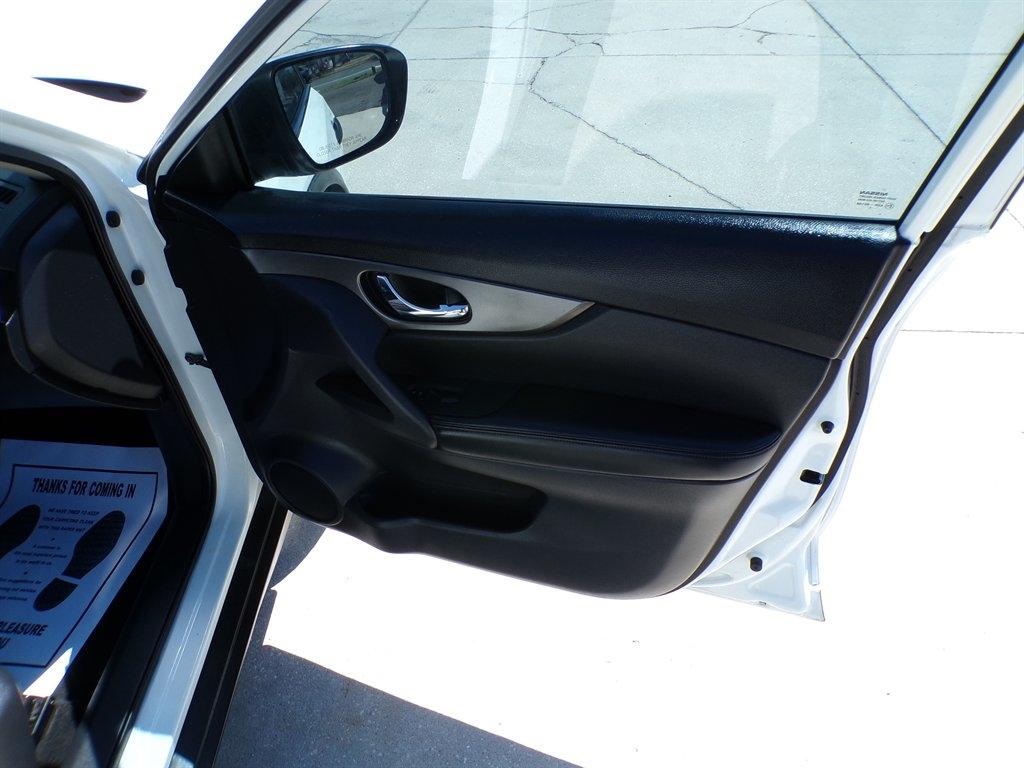 Nissan Rogue FWD 4dr SV 2016