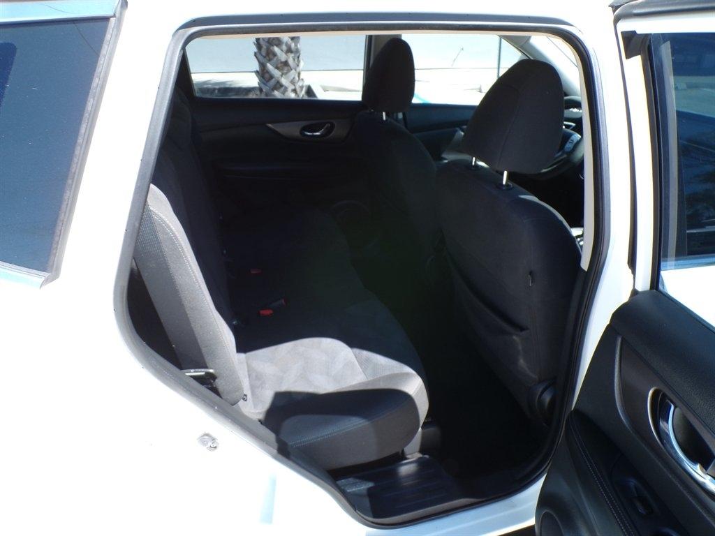 Nissan Rogue FWD 4dr SV 2016