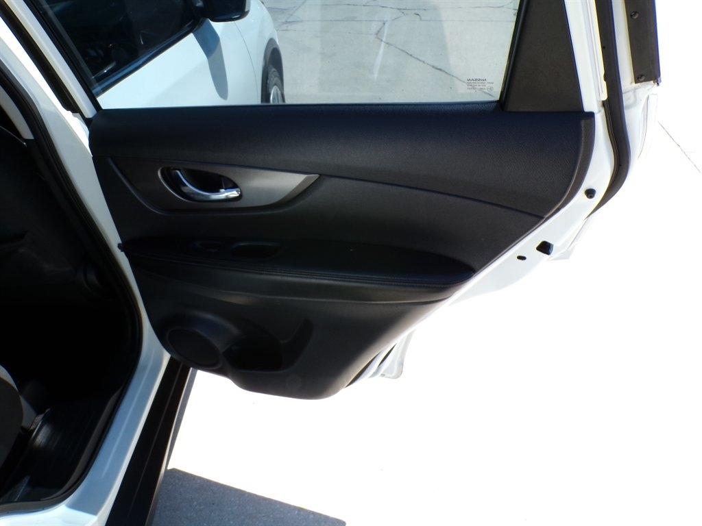 Nissan Rogue FWD 4dr SV 2016