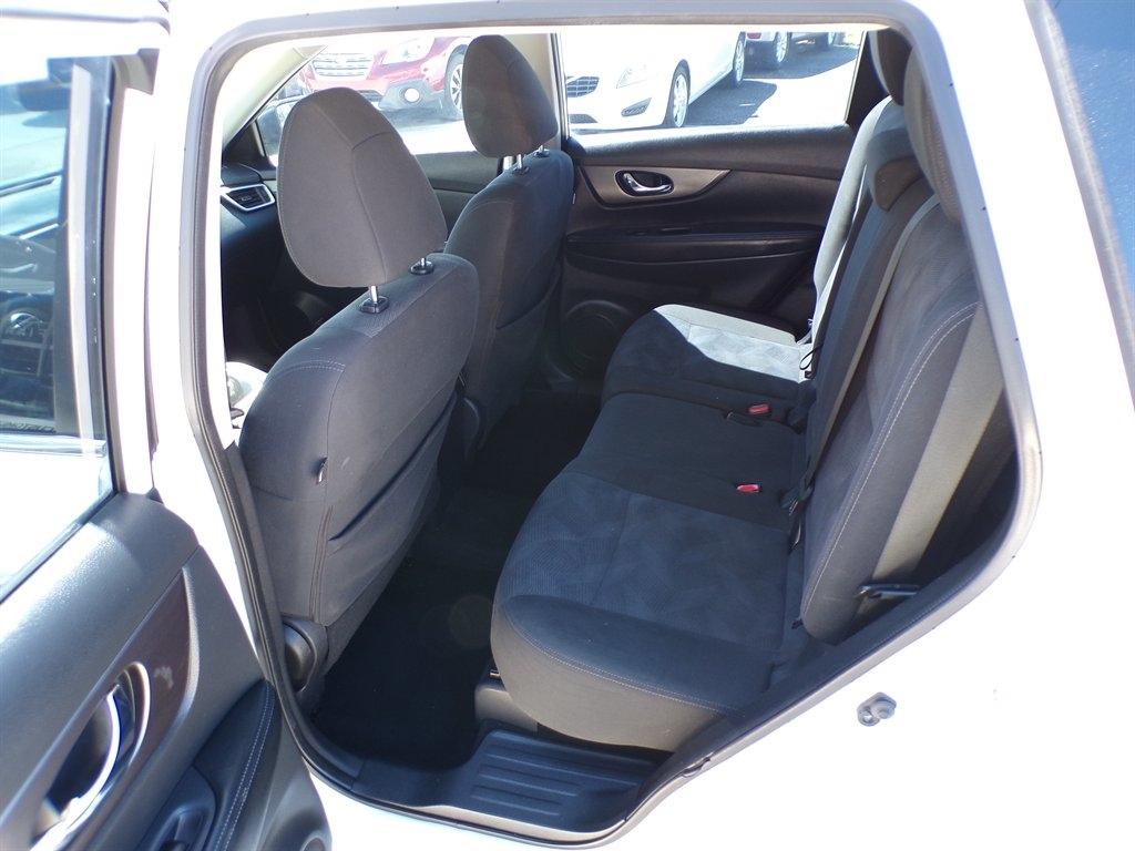 Nissan Rogue FWD 4dr SV 2016