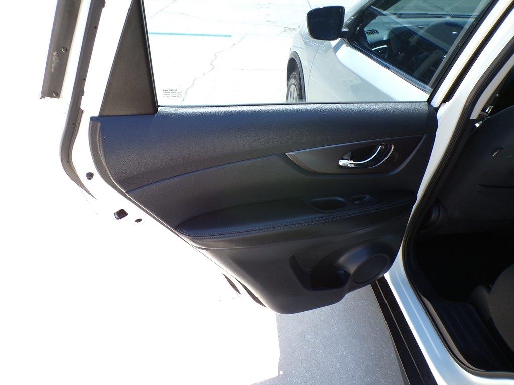 Nissan Rogue FWD 4dr SV 2016