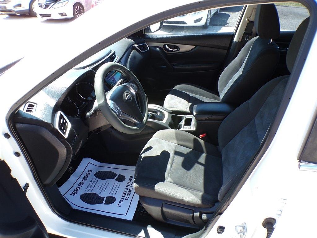 Nissan Rogue FWD 4dr SV 2016