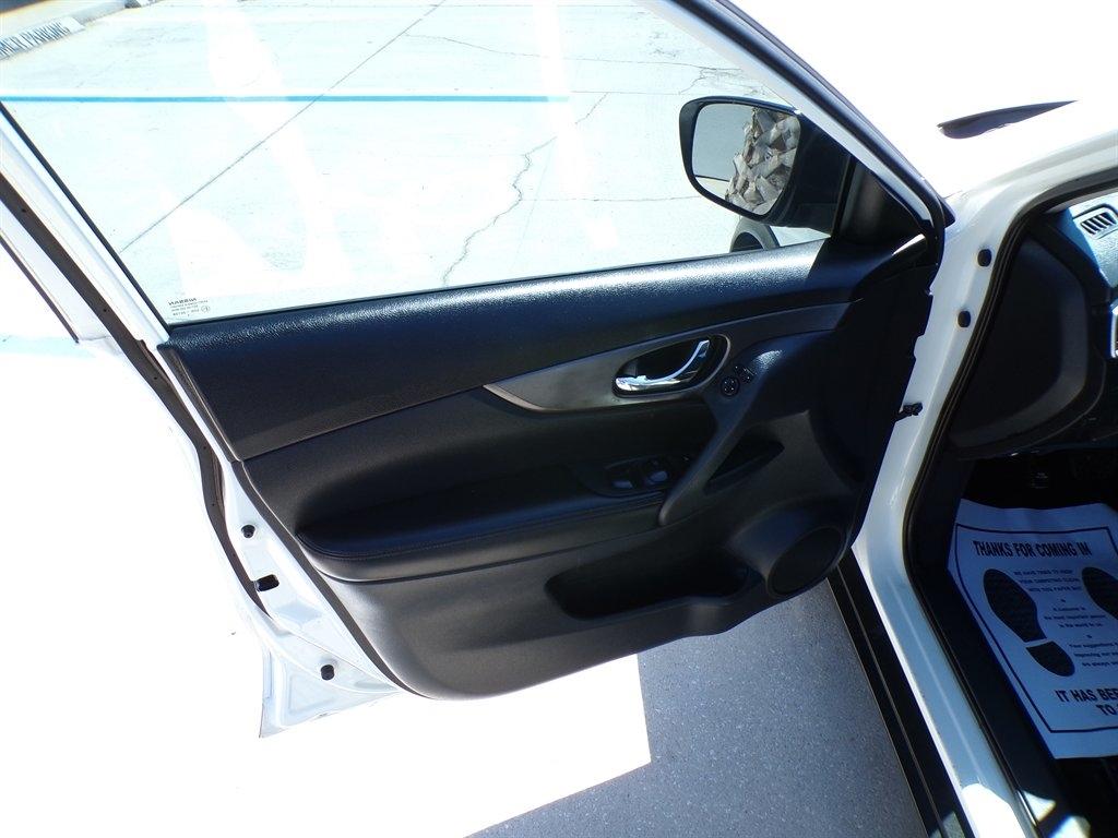 Nissan Rogue FWD 4dr SV 2016