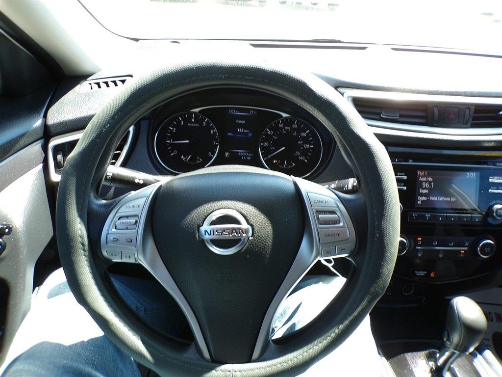 Nissan Rogue FWD 4dr SV 2016