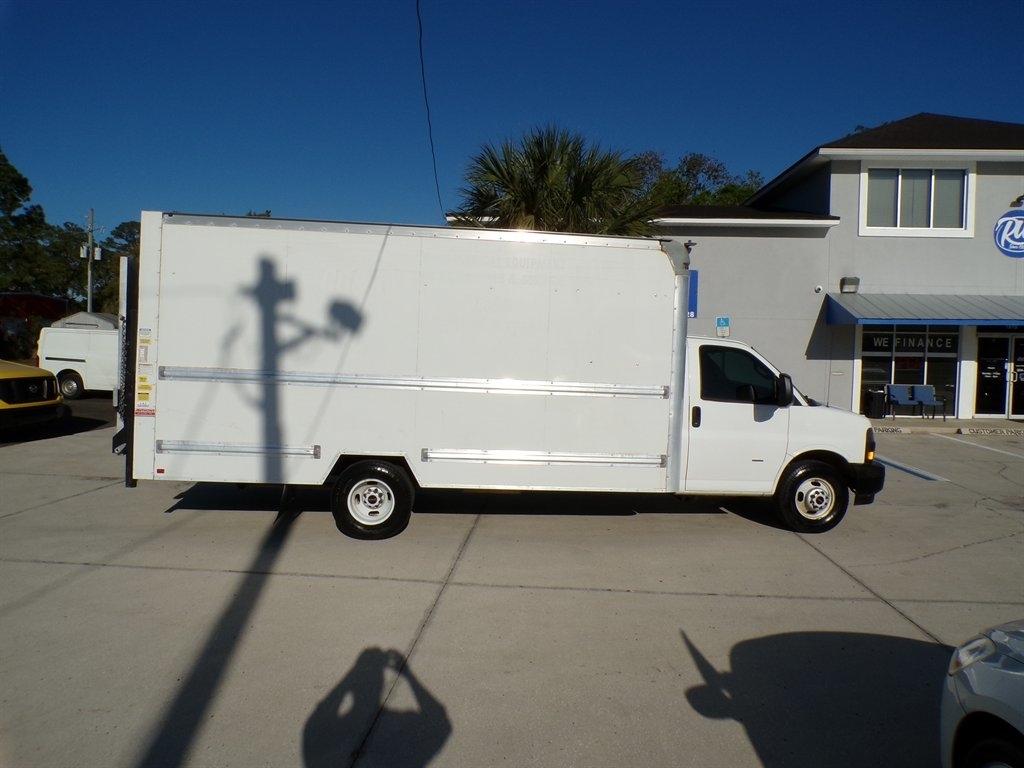 GMC Savana Commercial Cutaway 3500 Van 177" 2018