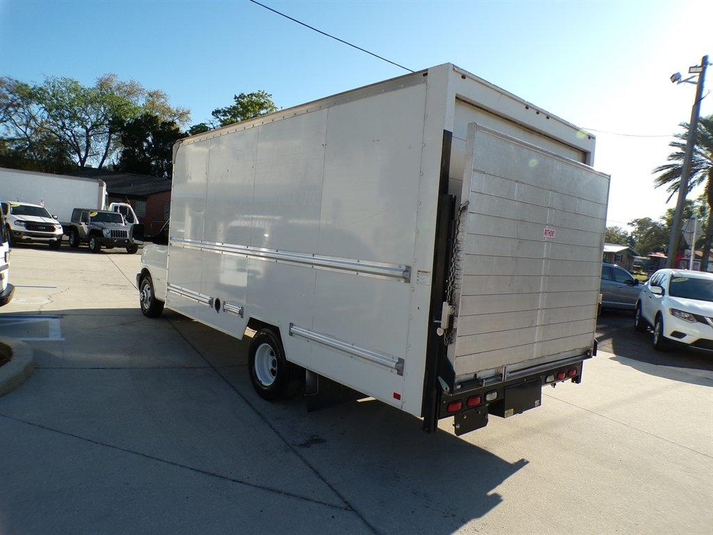 GMC Savana Commercial Cutaway 3500 Van 177" 2018