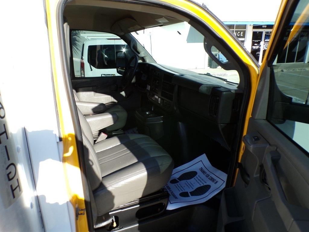 GMC Savana Commercial Cutaway 3500 Van 177" 2018