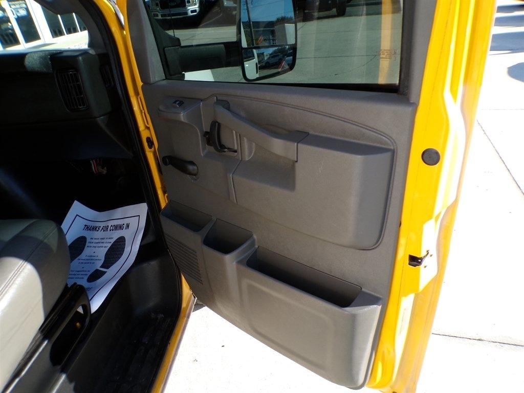 GMC Savana Commercial Cutaway 3500 Van 177" 2018