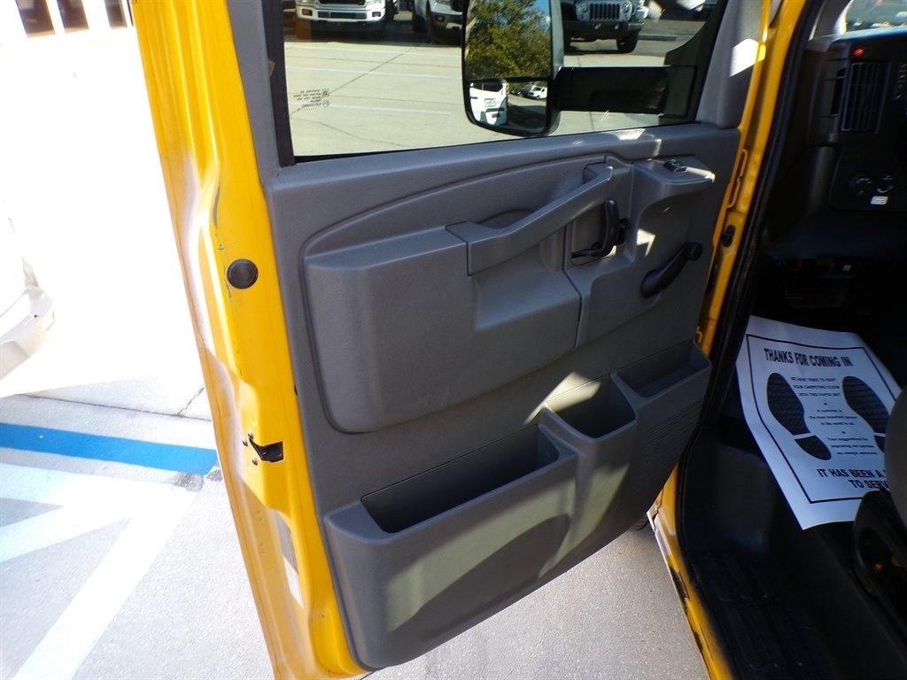 GMC Savana Commercial Cutaway 3500 Van 177" 2018