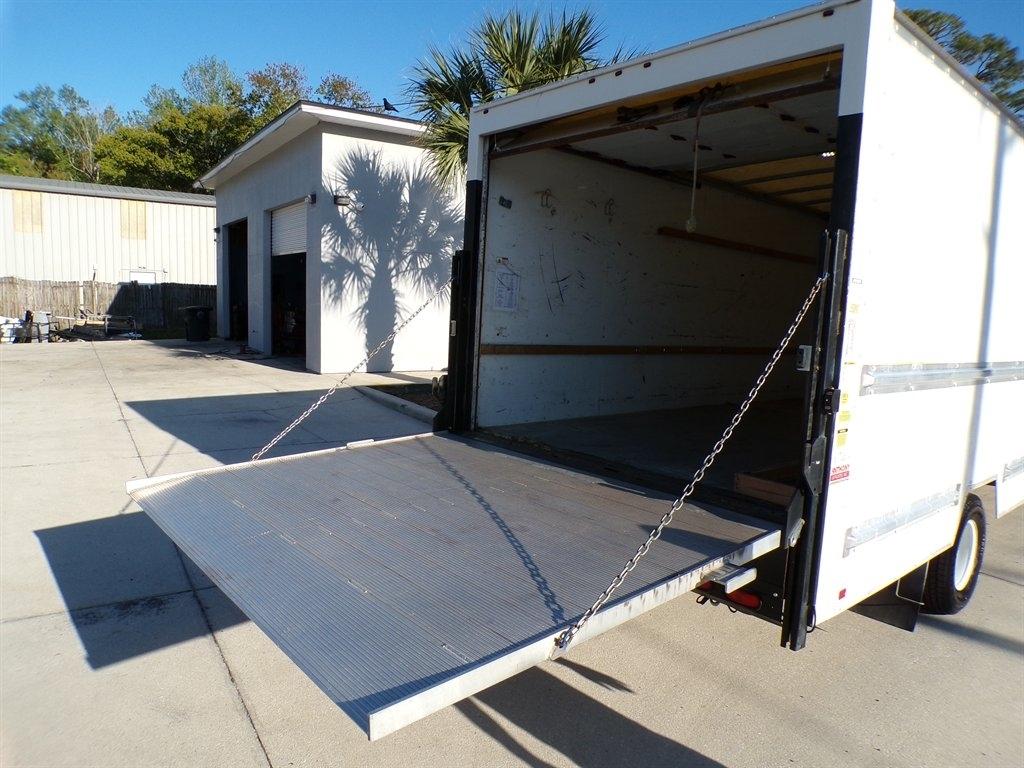 GMC Savana Commercial Cutaway 3500 Van 177" 2018