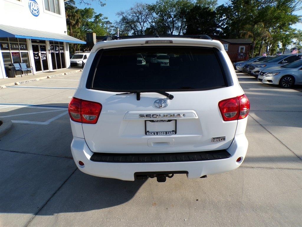 Toyota Sequoia SR5 RWD (Natl) 2017