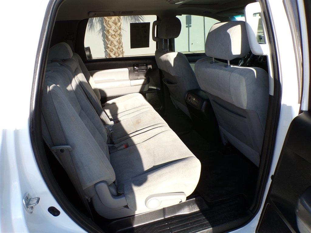 Toyota Sequoia SR5 RWD (Natl) 2017