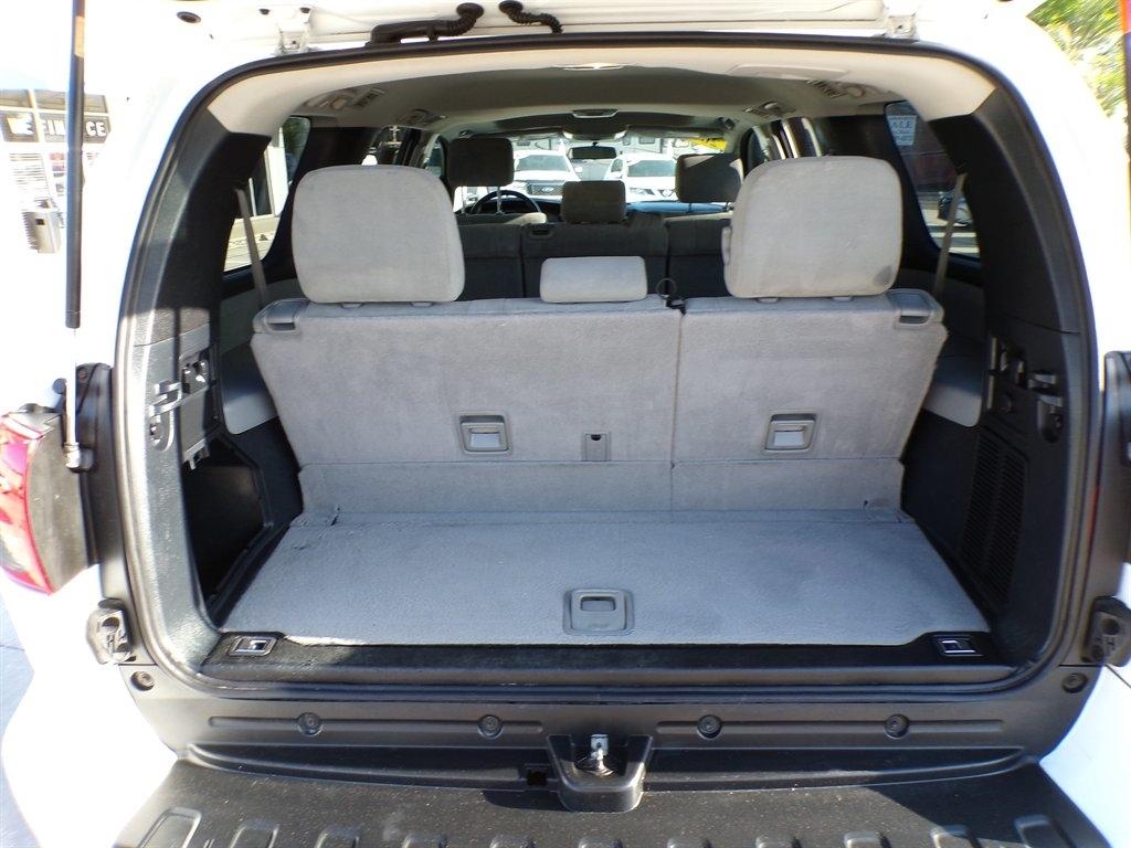 Toyota Sequoia SR5 RWD (Natl) 2017