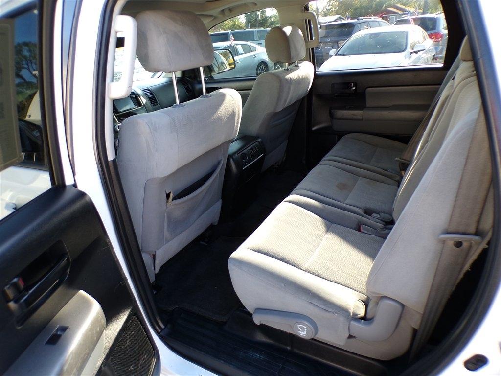 Toyota Sequoia SR5 RWD (Natl) 2017