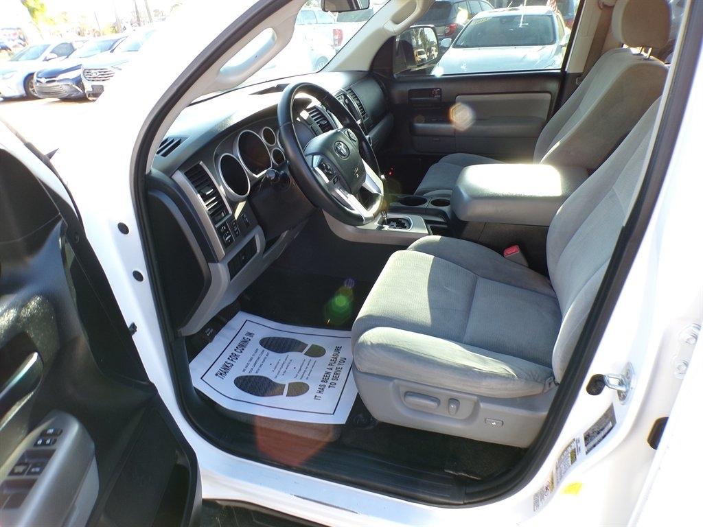 Toyota Sequoia SR5 RWD (Natl) 2017