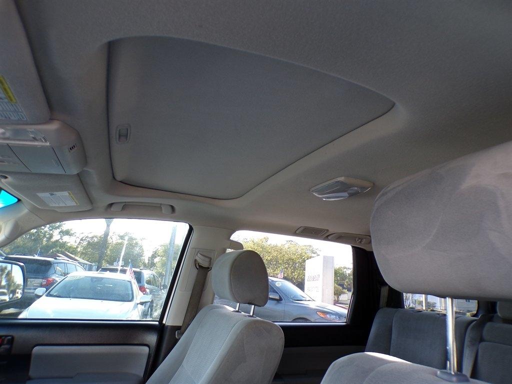 Toyota Sequoia SR5 RWD (Natl) 2017