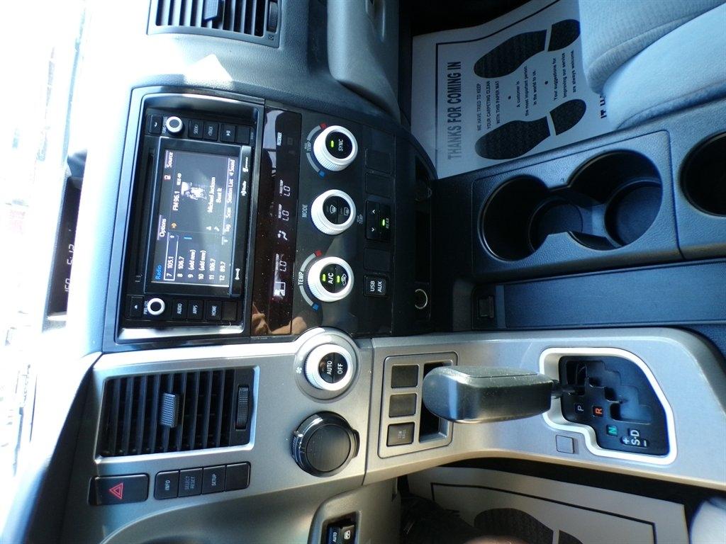 Toyota Sequoia SR5 RWD (Natl) 2017